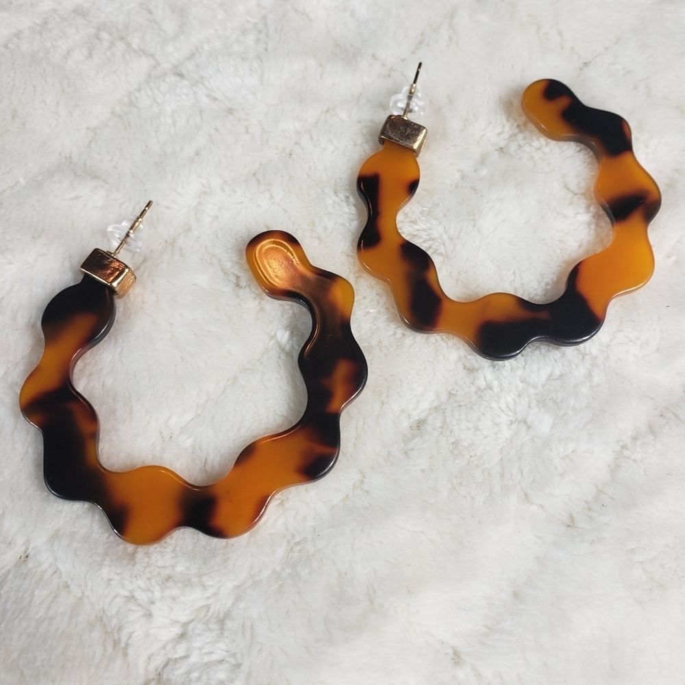 Black Brown Tortoise Shell Wavy Bohemian Resin Hoop Earrings